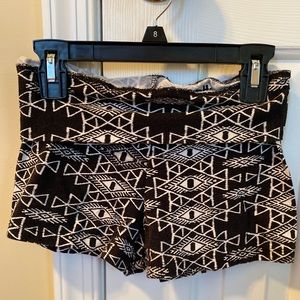Cloth patterned shorts, size S